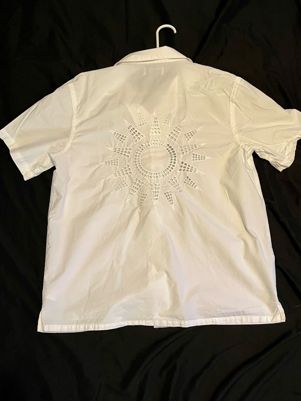Old Navy Mens M White Cotton Short Sleeve Camp Shirt Sun Embroidered Cutout EUC